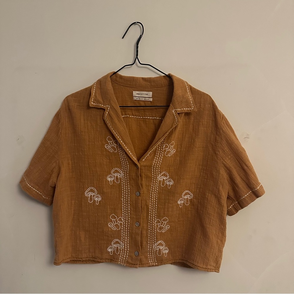 Mushroom cropped button up